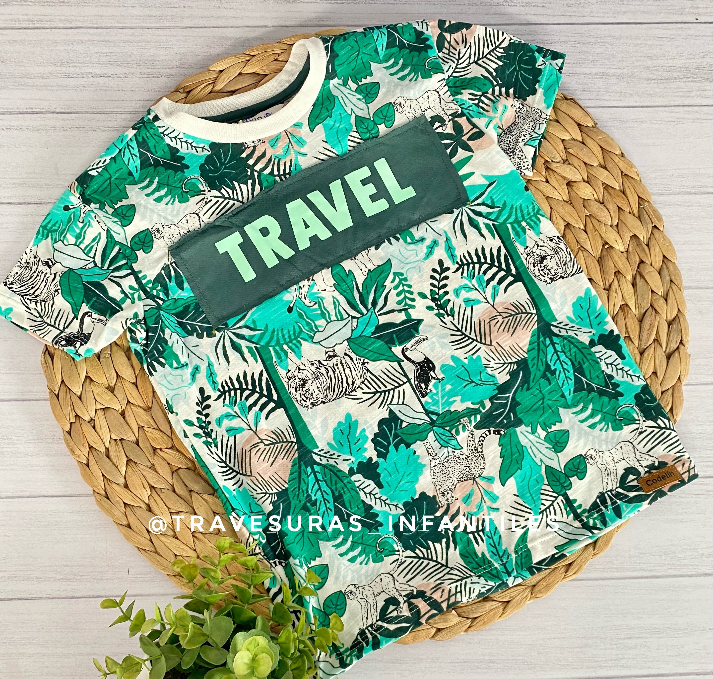 Camiseta Travel Hojas Travesuras Infantiles